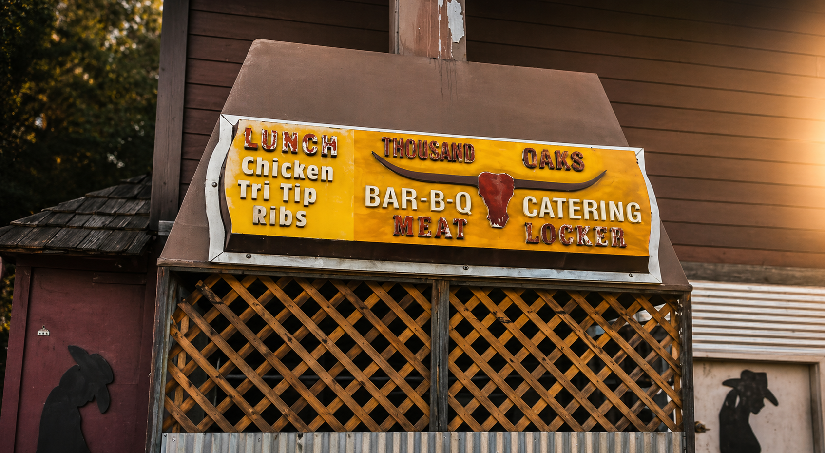 1000 Oaks Meat Locker sign